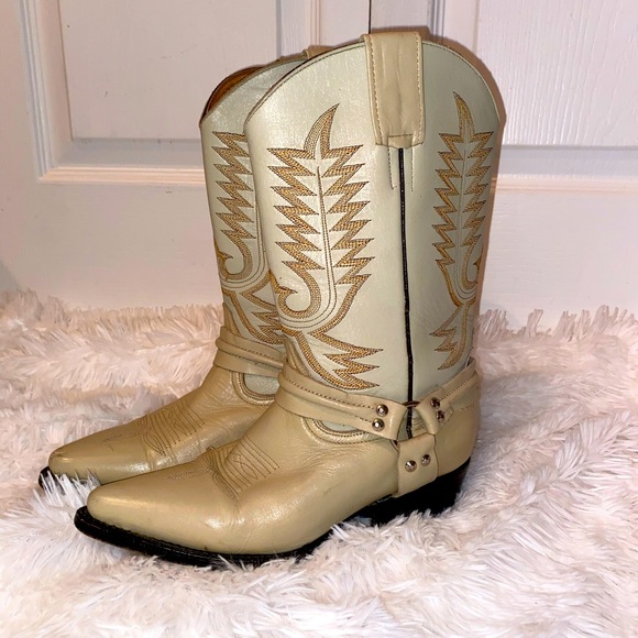 pastizal Shoes - Great condition. Pastizal womens boots made in Mexico. Size 35 4.5/5 U.S.